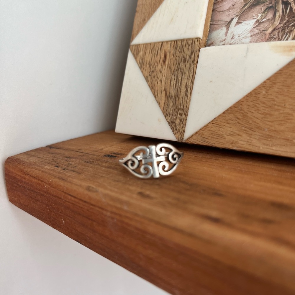 James Avery Elegant Silver Swirl Ring